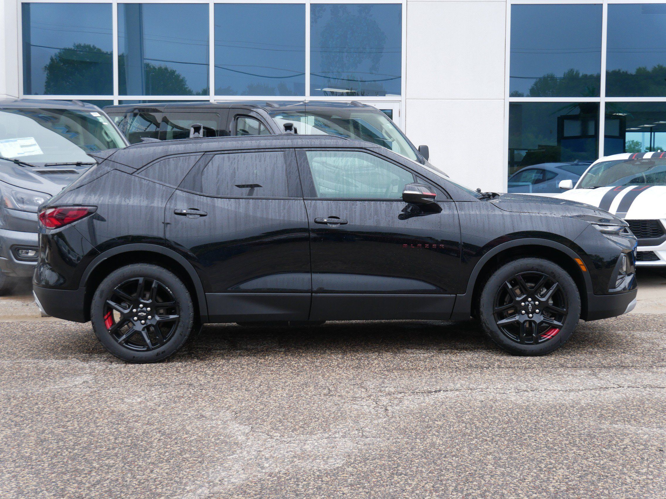 Used 2022 Chevrolet Blazer LT w/ Redline Edition AWD/4WD image 2
