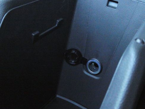 New 2025 Volkswagen Tiguan SE image 15