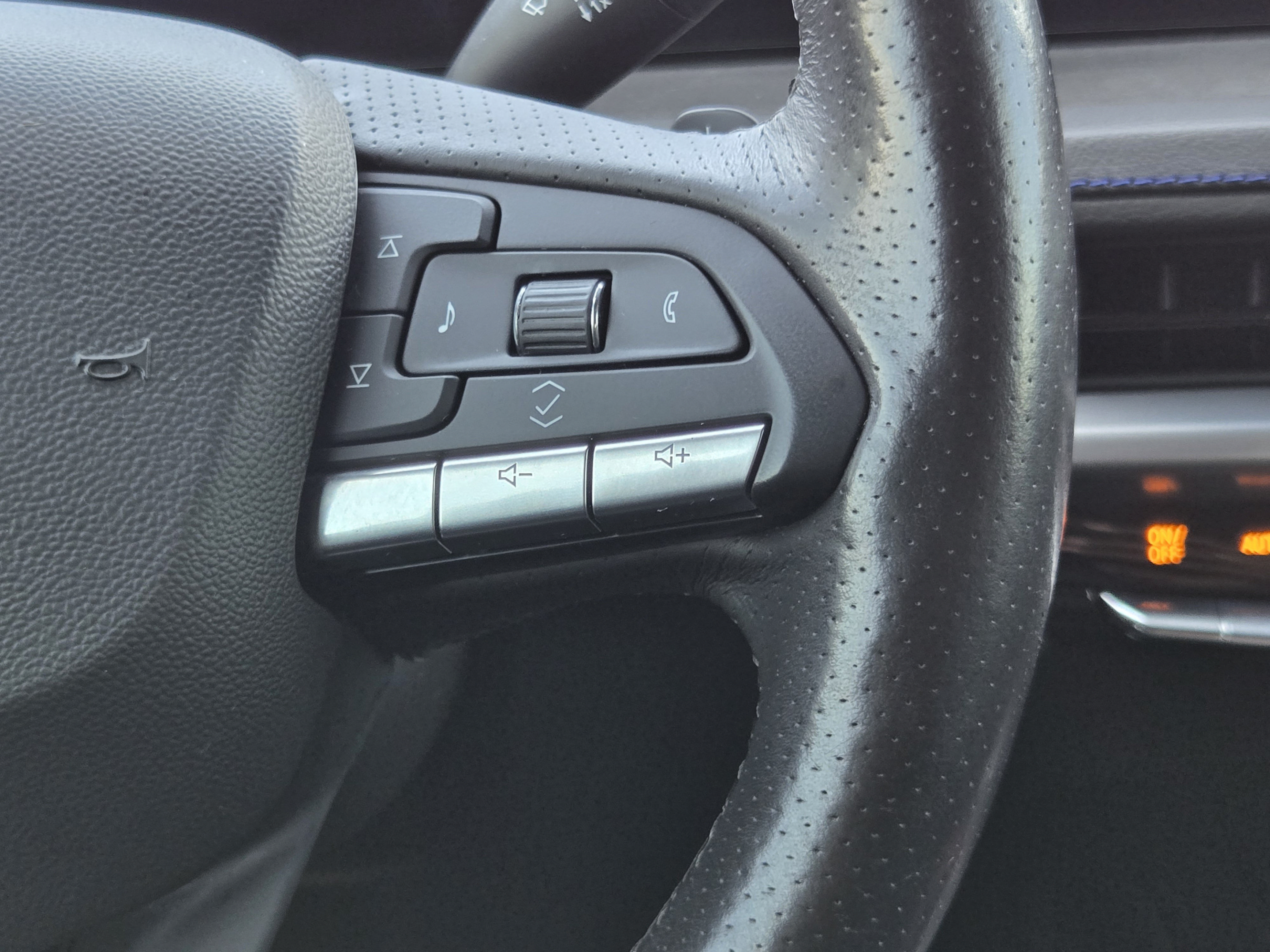 Used 2024 Cadillac XT4 Sport w/ Cold Weather Package FWD image 26