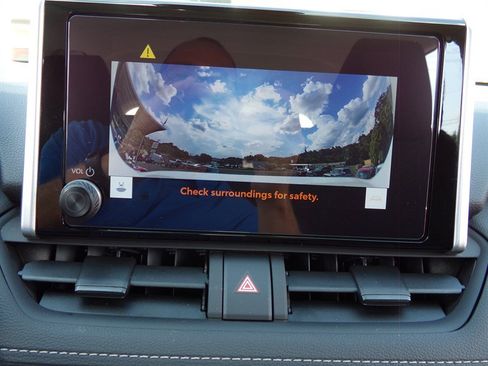 Used 2025 Toyota RAV4 XLE w/ Convenience Package FWD image 32