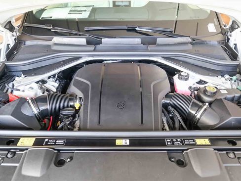 New 2024 Land Rover Range Rover SV image 40