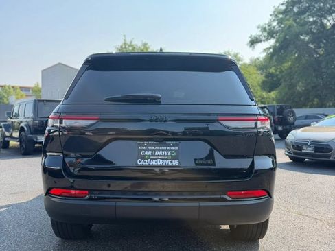 Used 2023 Jeep Grand Cherokee Altitude AWD/4WD image 4