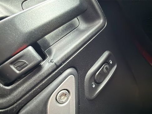 Used 2012 Jeep Wrangler Unlimited Sahara image 18