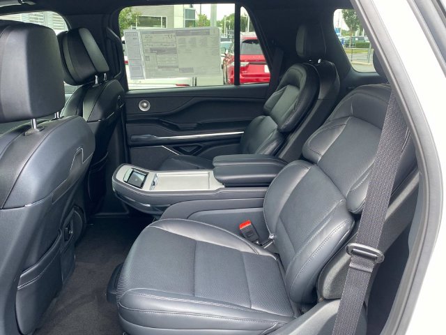 New 2027 Lincoln Navigator Reserve w/ Jet Appearance Package AWD/4WD image 7