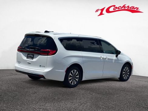 Used 2024 Chrysler Pacifica Limited FWD image 27