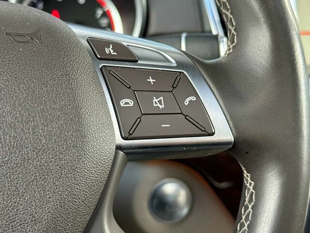 Used 2015 Mercedes-Benz GL 550 4MATIC image 32