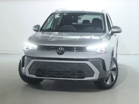 Used 2025 Volkswagen Taos SE w/ Panoramic Sunroof Package AWD/4WD image 3