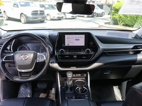 Used 2023 Toyota Highlander XLE image 24