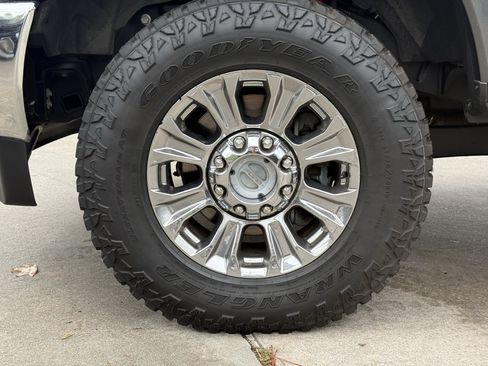Used 2017 Ford F250 XLT w/ XLT Premium Package AWD/4WD image 12