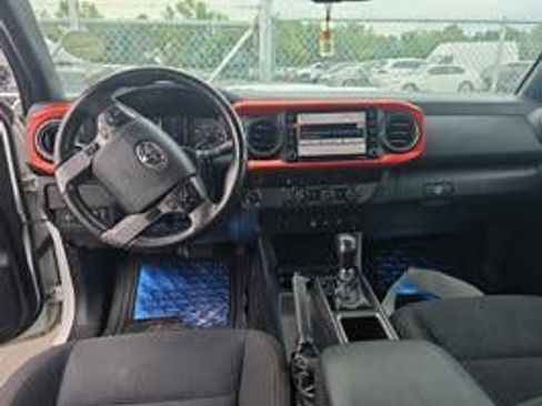 Used 2020 Toyota Tacoma TRD Sport RWD image 4
