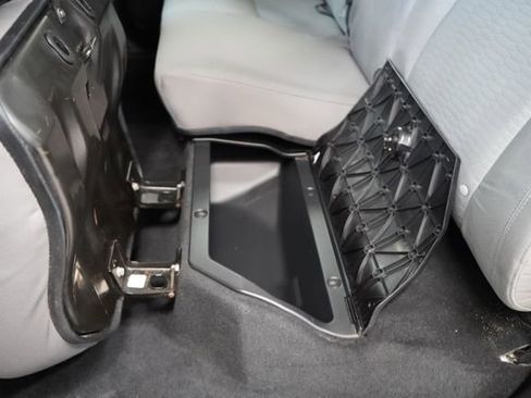 Used 2017 Toyota Tacoma SR5 AWD/4WD image 38
