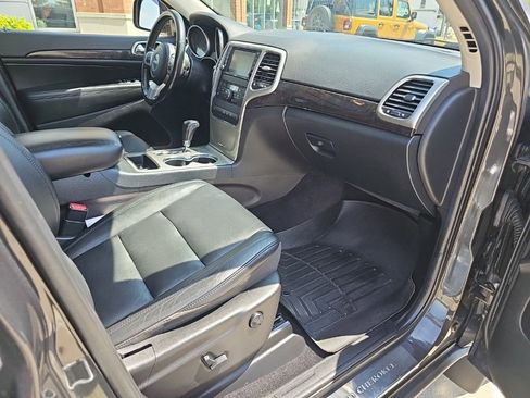 Used 2011 Jeep Grand Cherokee Laredo AWD/4WD image 25