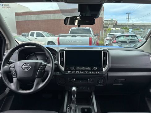 Used 2025 Nissan Frontier SV w/ SV Convenience Package RWD image 14