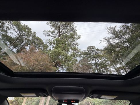 Used 2025 MAZDA MAZDA3 2.5 S Hatchback w/ Premium Pkg image 31