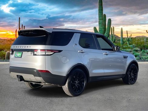 Used 2018 Land Rover Discovery SE image 3