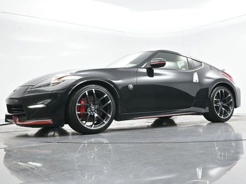 Used 2017 Nissan 370Z NISMO image 41