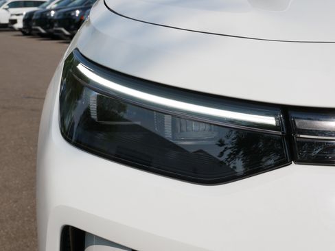 Certified 2025 Volkswagen Tiguan SE AWD/4WD image 16