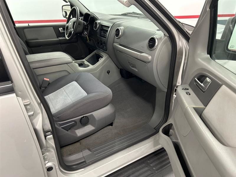 Used 2003 Ford Expedition XLT RWD image 12