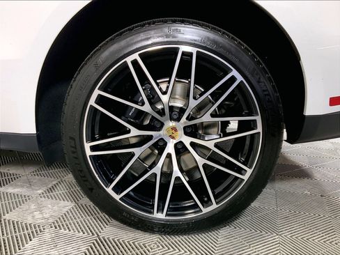 Used 2026 Porsche Macan AWD/4WD image 28