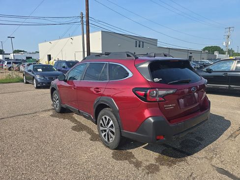 Used 2024 Subaru Outback Premium AWD/4WD image 4