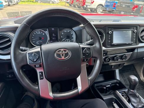 Used 2016 Toyota Tacoma SR5 w/ SR5 Appearance Package (SN) AWD/4WD image 16