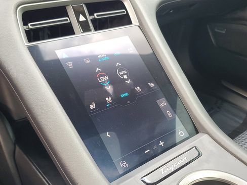 Used 2025 Porsche Taycan image 29