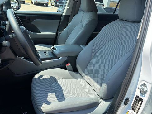 Used 2023 Toyota Highlander L FWD image 10