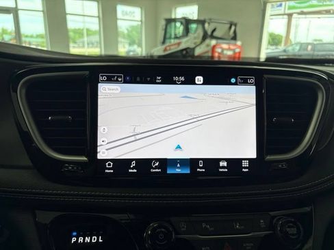 New 2027 Chrysler Pacifica Limited AWD/4WD image 41