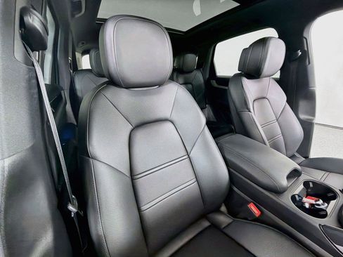 Certified 2026 Porsche Cayenne AWD/4WD image 28