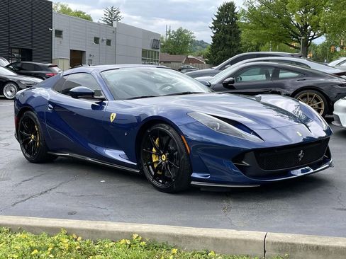 Used 2022 Ferrari 812 GTS RWD image 9