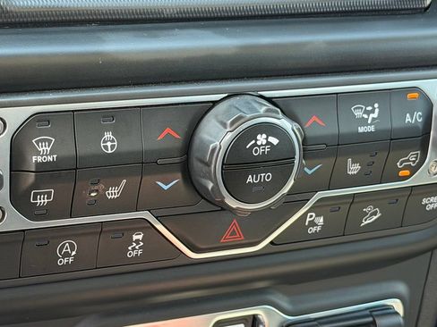 Used 2020 Jeep Wrangler Unlimited Sahara AWD/4WD image 24