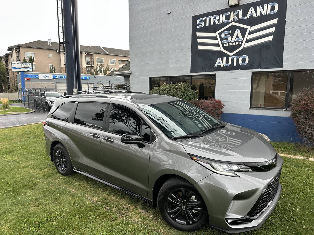 Used 2026 Toyota Sienna XSE AWD/4WD image 2
