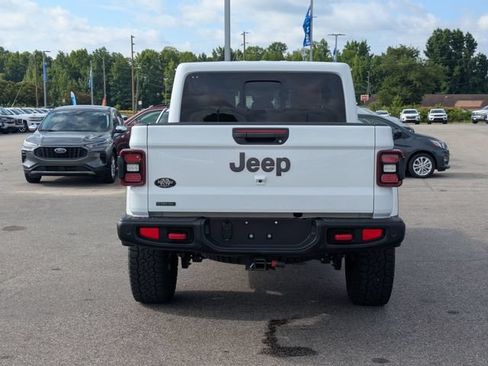 Used 2021 Jeep Gladiator Rubicon AWD/4WD image 4
