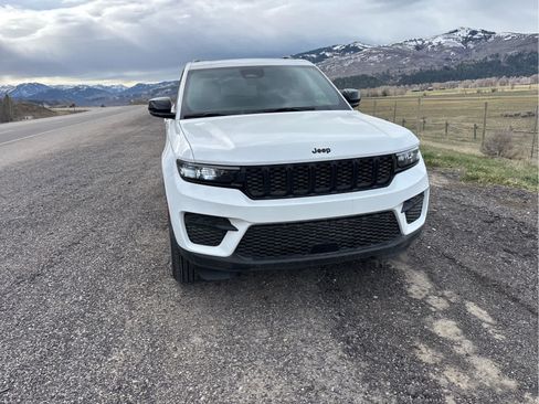 New 2025 Jeep Grand Cherokee Altitude image 53