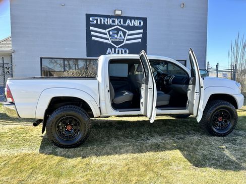 Used 2015 Toyota Tacoma w/ SR5 Package image 26