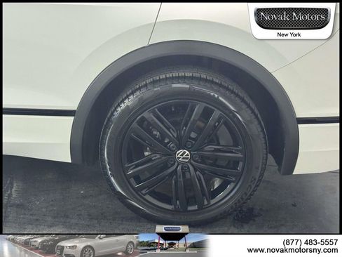 Used 2022 Volkswagen Tiguan SE R-Line image 9