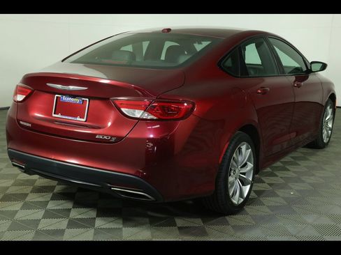 Used 2016 Chrysler 200 S FWD image 11