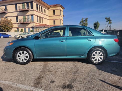 Used 2010 Toyota Corolla LE image 2