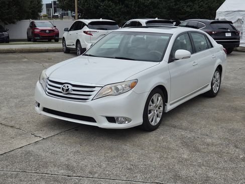 Used 2011 Toyota Avalon FWD image 2