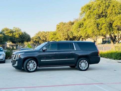 Used 2016 Cadillac Escalade ESV Platinum AWD/4WD image 4