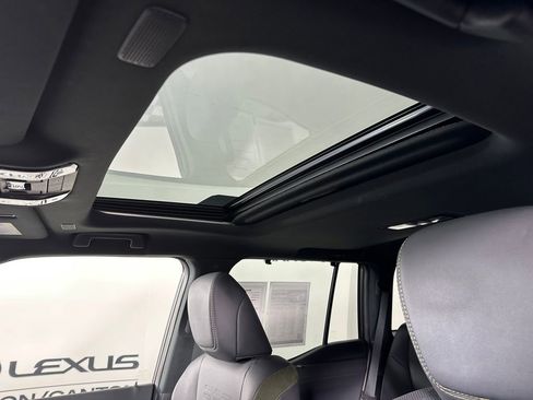 Used 2024 Lexus GX 550 AWD/4WD image 4