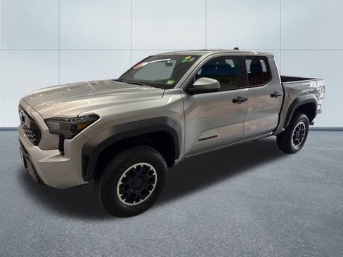 Used 2024 Toyota Tacoma TRD Off-Road image 2