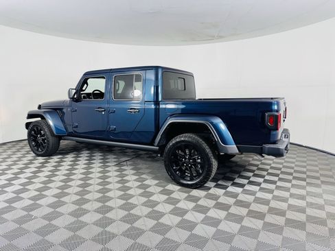 Used 2025 Jeep Gladiator Nighthawk image 22