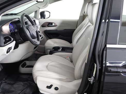 Used 2021 Chrysler Voyager Lxi FWD image 22