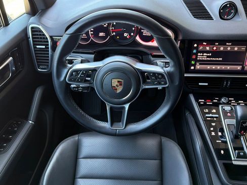 Used 2023 Porsche Cayenne AWD/4WD image 33