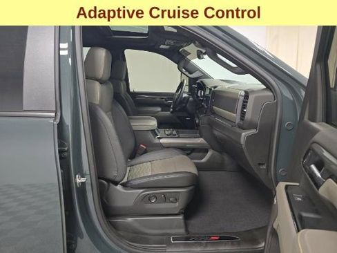 Used 2025 Chevrolet Silverado 2500 ZR2 w/ Technology Package image 10