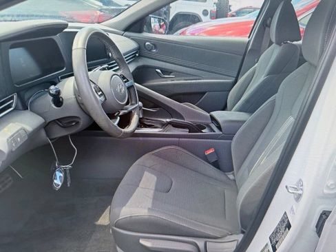 Used 2025 Hyundai Elantra Sport FWD image 3