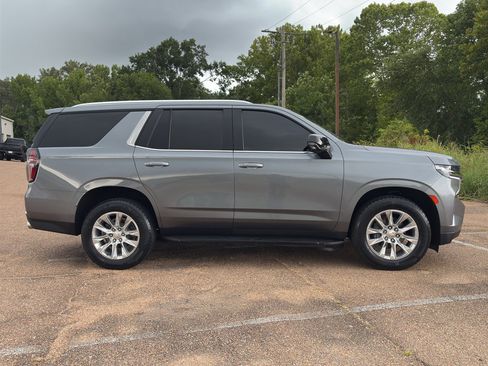 Used 2021 Chevrolet Tahoe Premier w/ Premium Package RWD image 3