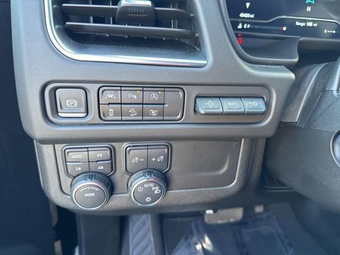 Used 2024 Chevrolet Suburban Premier image 25