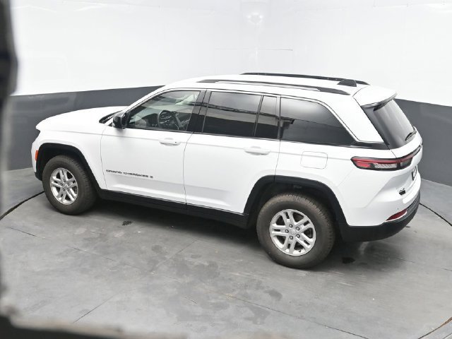 Used 2022 Jeep Grand Cherokee Laredo w/ Luxury Tech Group I AWD/4WD image 33